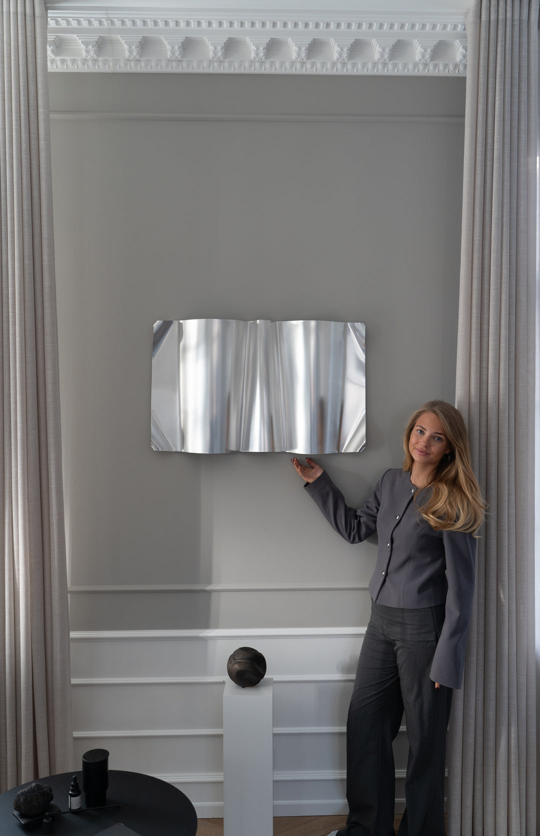 Olivia Juul Kunst fra Iværksætter TV. Metal bølge kunst 